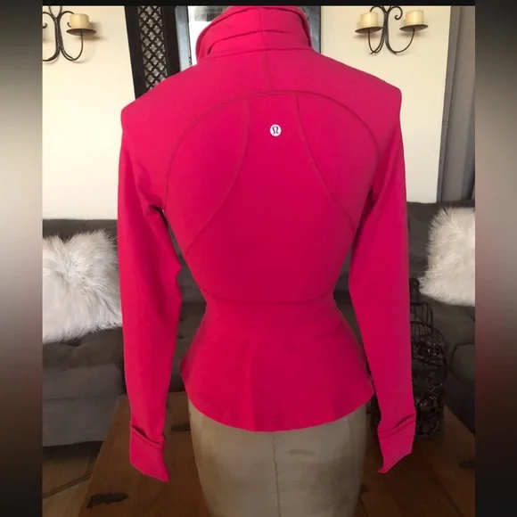 NEW⚡️RARE Lmtd. Edition Lululemon Hustle & Bustle Ruffle define berry jacket - Picture 4 of 8